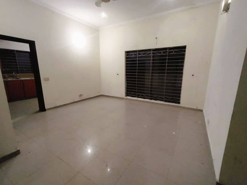 10 Marla Full House In DHA Phase-8 Ex-Park View!! Nearby Airport. 7