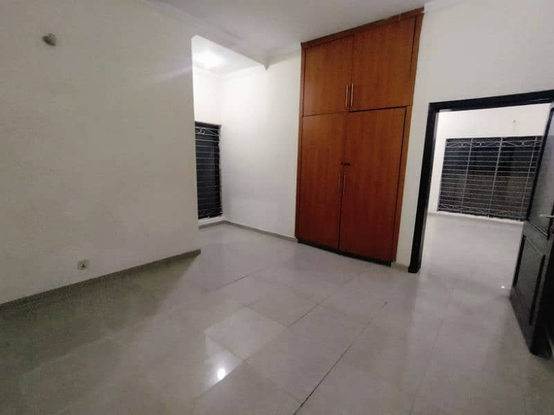 10 Marla Full House In DHA Phase-8 Ex-Park View!! Nearby Airport. 9