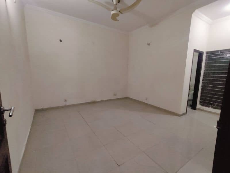 10 Marla Full House In DHA Phase-8 Ex-Park View!! Nearby Airport. 10