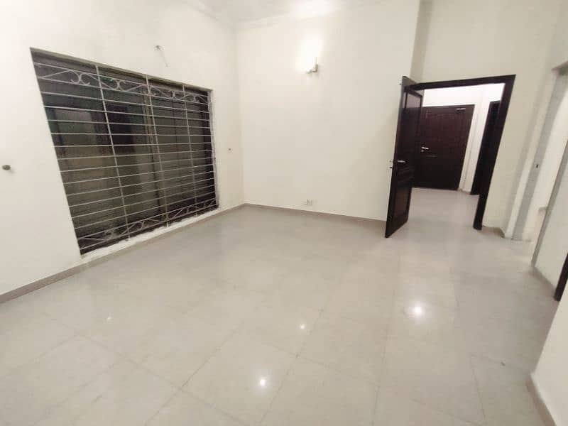 10 Marla Full House In DHA Phase-8 Ex-Park View!! Nearby Airport. 14