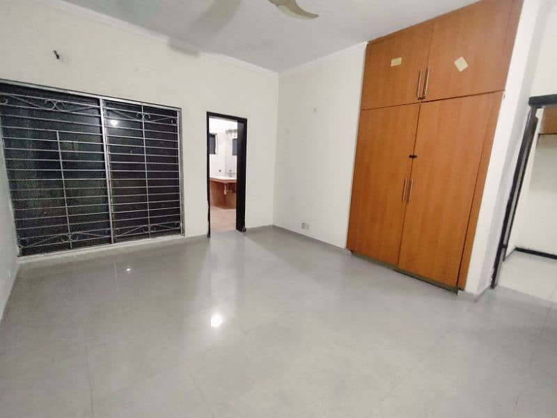 10 Marla Full House In DHA Phase-8 Ex-Park View!! Nearby Airport. 19