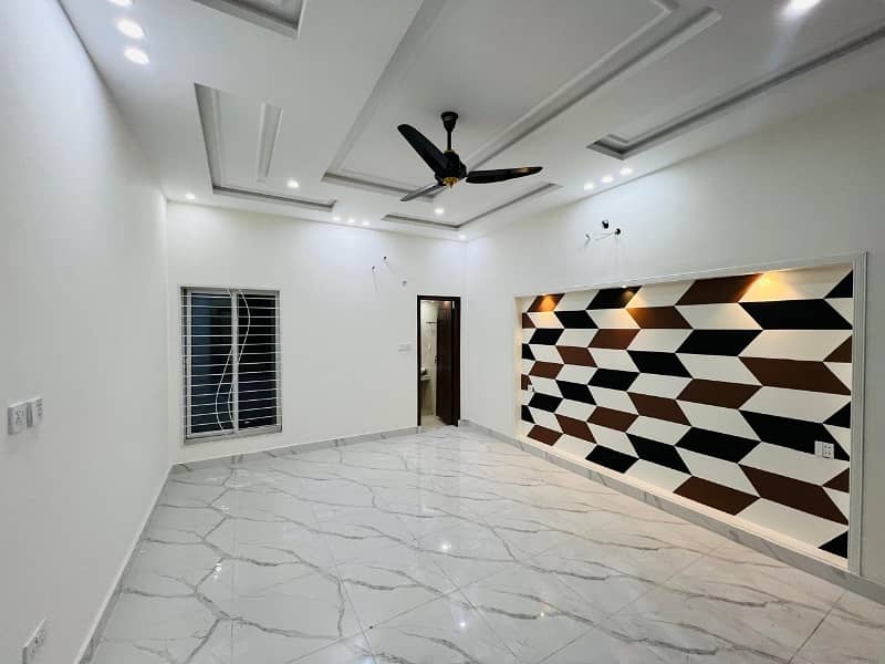 Get This Amazing Prime Location 5 Marla House Available In Wapda Town 3