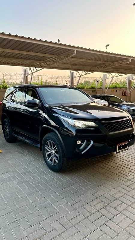 Toyota Fortuner V 2019 1