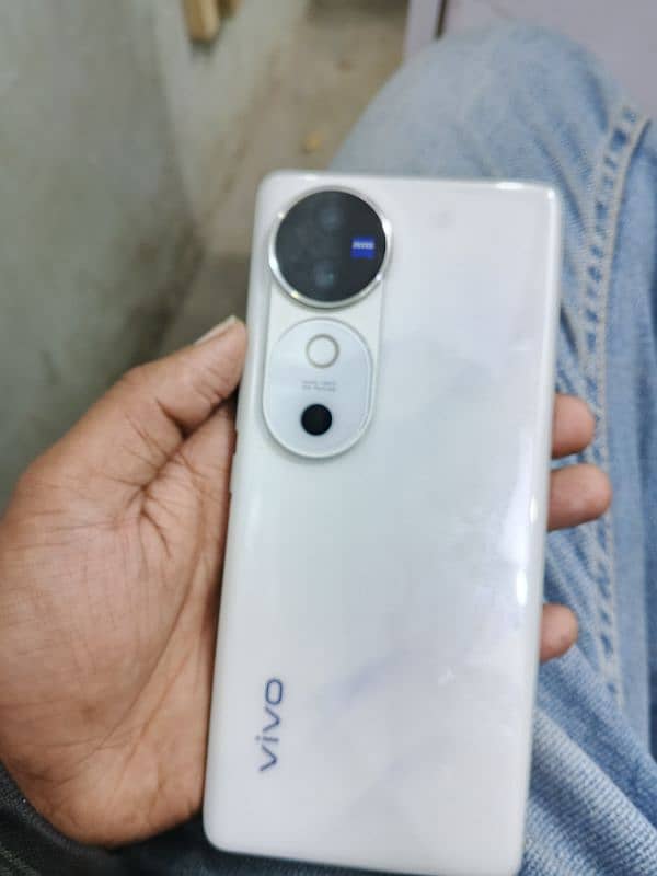 vivo v40 h 10 by 10 19 Jan k liya h box chager sath h 0