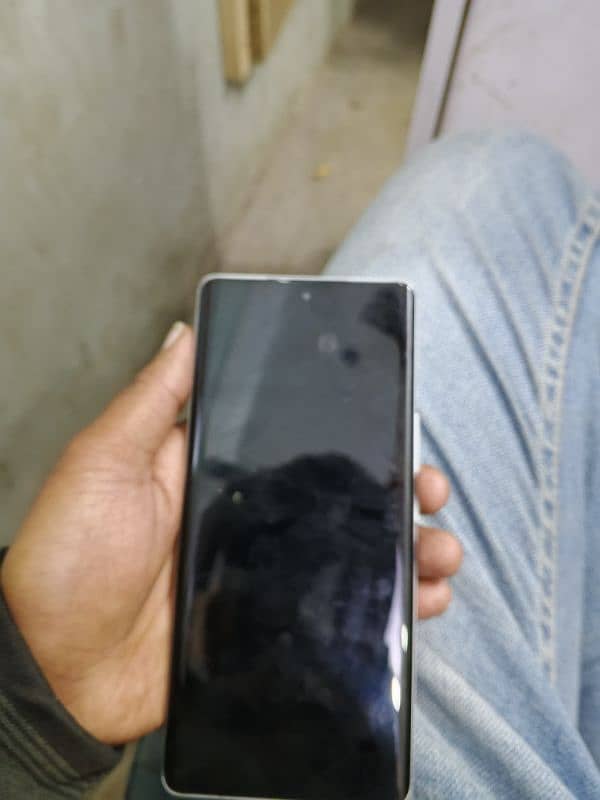 vivo v40 h 10 by 10 19 Jan k liya h box chager sath h 1