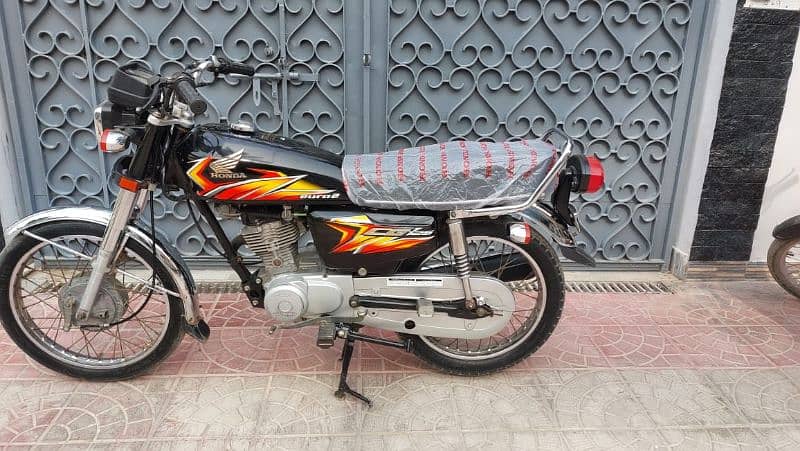 Honda 125 model 2020/11/2 Karachi number contact 03190409233 3