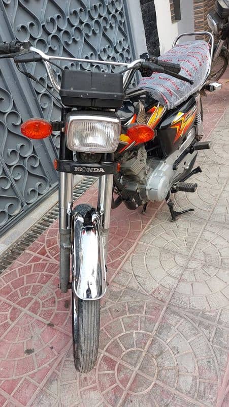 Honda 125 model 2020/11/2 Karachi number contact 03190409233 5