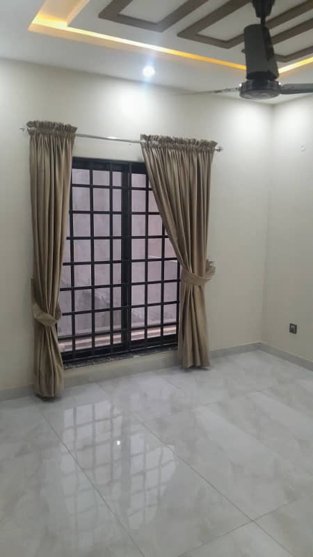 5 MARLA BRAND NEW FACING PARK LUXURY HOUSE AVAILABE FOR SALE IN PARK VIEW CITY LAHORE 24