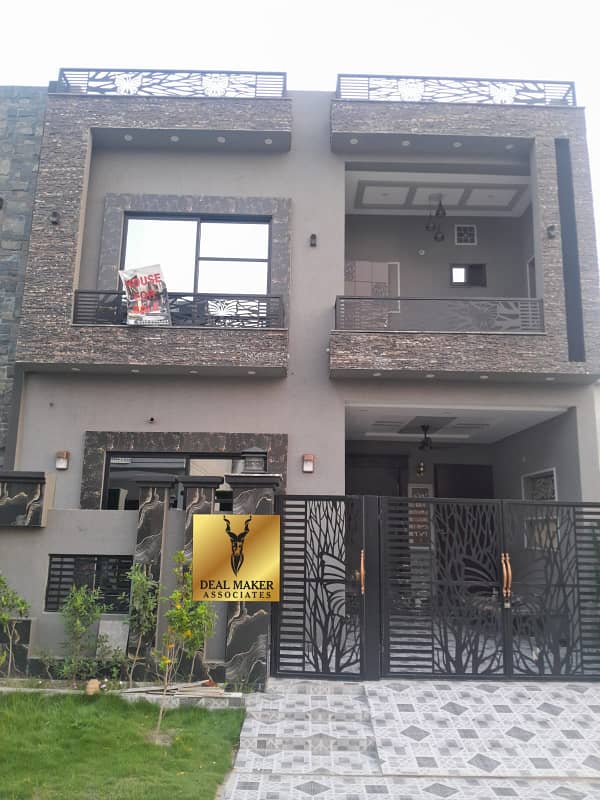 5 MARLA BRAND NEW FACING PARK LUXURY HOUSE AVAILABE FOR SALE IN PARK VIEW CITY LAHORE 0