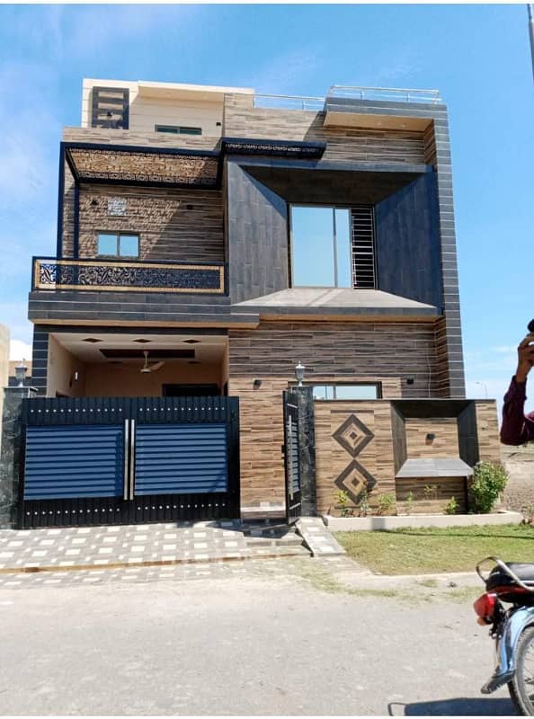 5 Marla Beautiful Designed Lavish House For Sale Direct Meeting With Owner In Park View City Lahore. 0