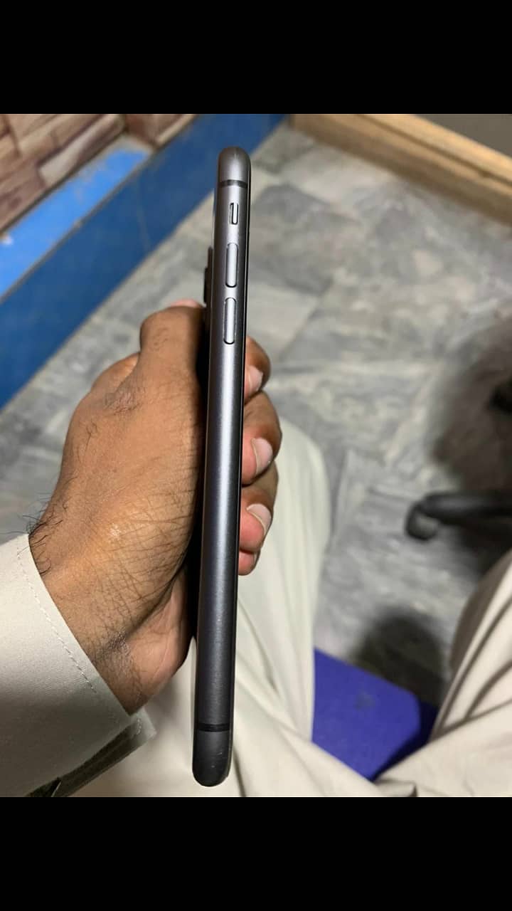 Apple iPhone 11 0