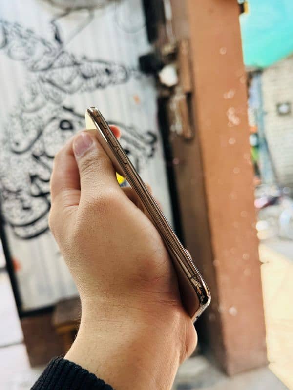 iphone XS 64GB Non PTA Sheesha Condition 1