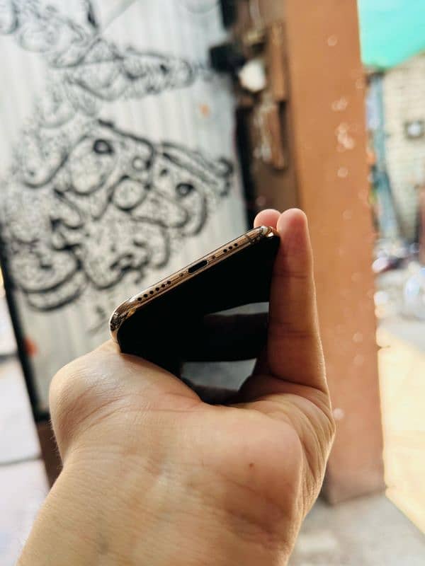 iphone XS 64GB Non PTA Sheesha Condition 2