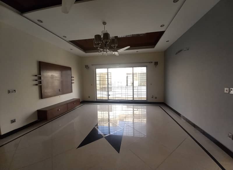 1 Kanal Very Beautiful Upper Portion Available For Rent Only For Couple 3