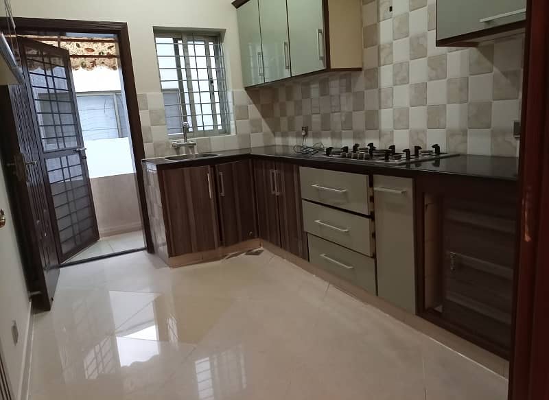 1 Kanal Very Beautiful Upper Portion Available For Rent Only For Couple 4