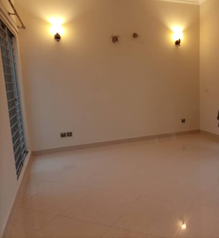 1 Kanal Very Beautiful Upper Portion Available For Rent Only For Couple 7