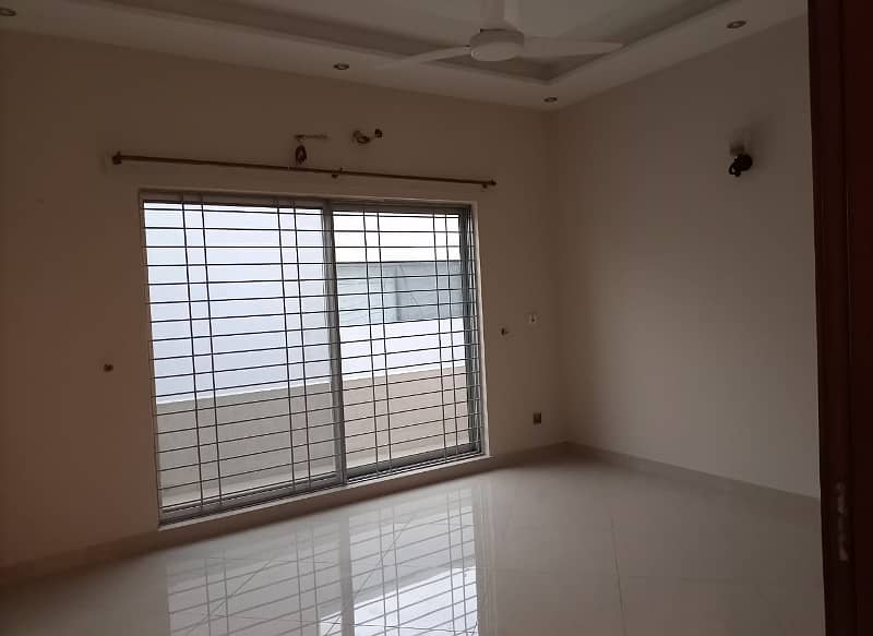 1 Kanal Very Beautiful Upper Portion Available For Rent Only For Couple 16