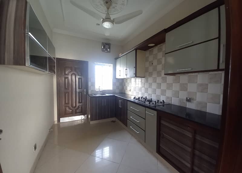 1 Kanal Very Beautiful Upper Portion Available For Rent Only For Couple 18