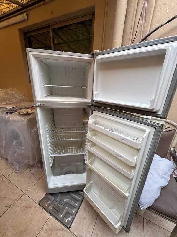 Dawlance Fridge + Freezer 6