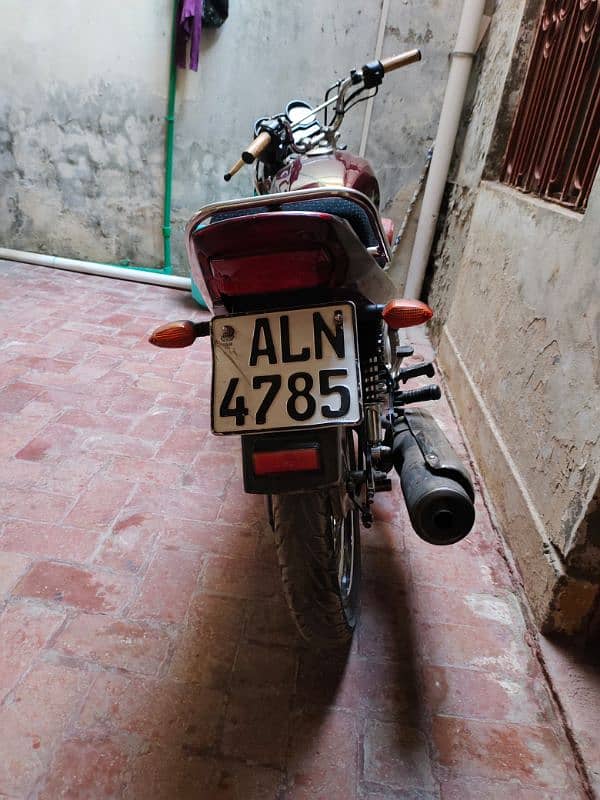 Red Yamaha YB 125 Z -Low Mileage, Great Condition 4