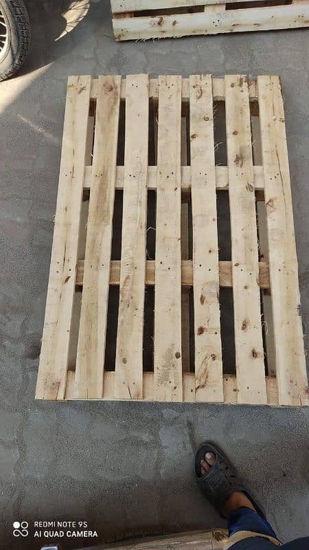 pallet plastic wooden 1