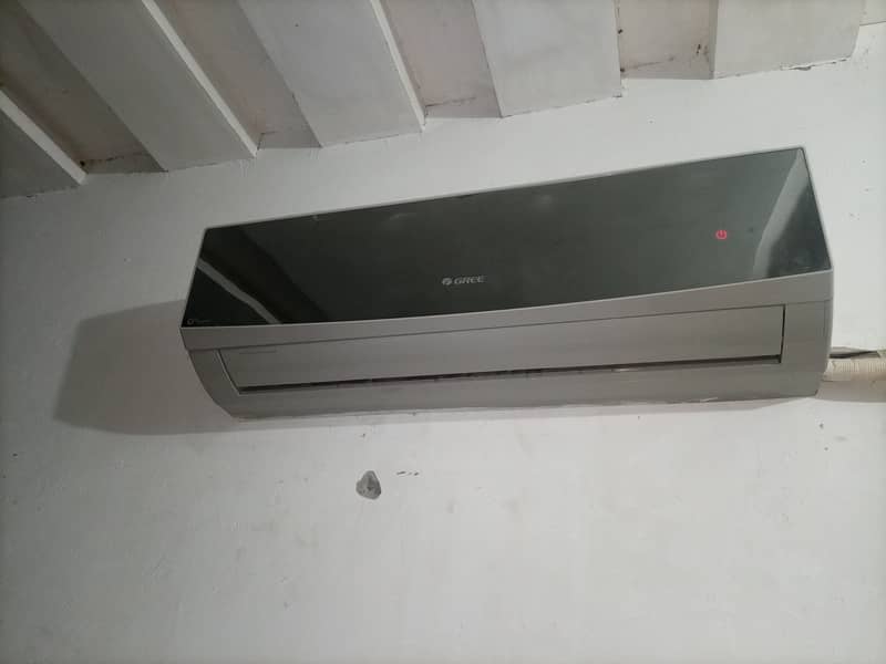 Gree 1.5 ton INVERTER air conditioner 0