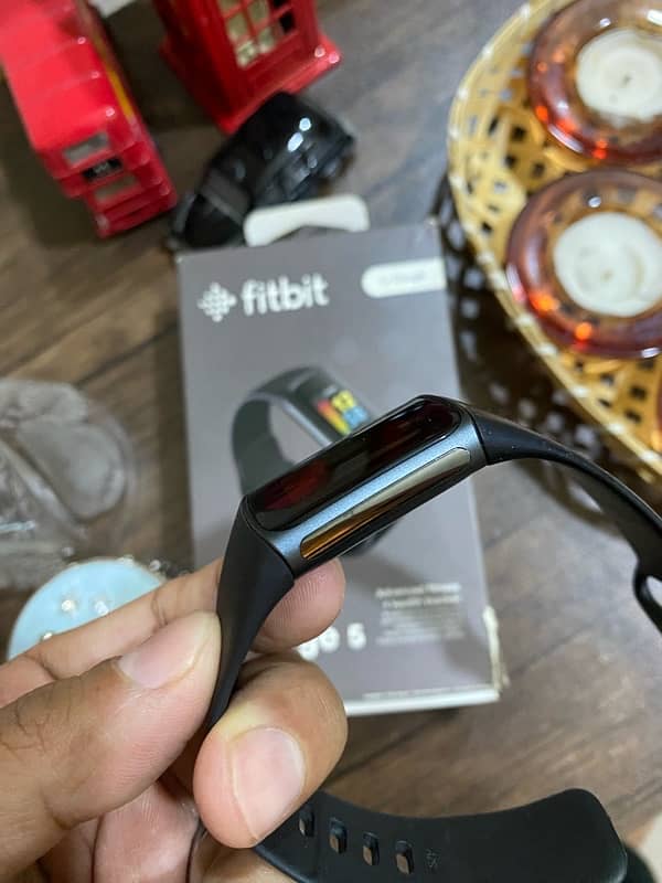 Fitbit Charge 5 - Like New 2