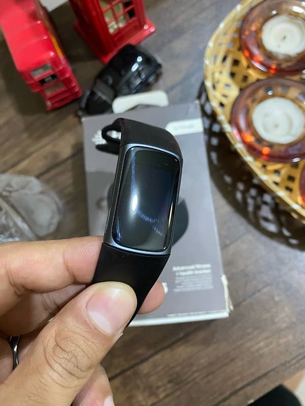 Fitbit Charge 5 - Like New 3