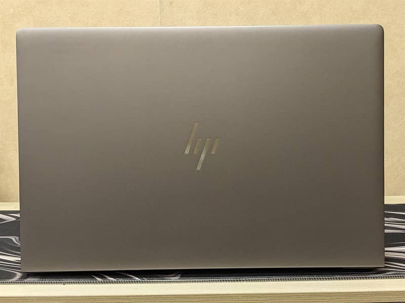 HP ZBook 15u G5 - Core i7, Radeon Pro, 8GB RAM, 256GB SSD 2