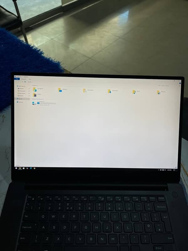 DELL XPS 15 9570 4K Screen 3