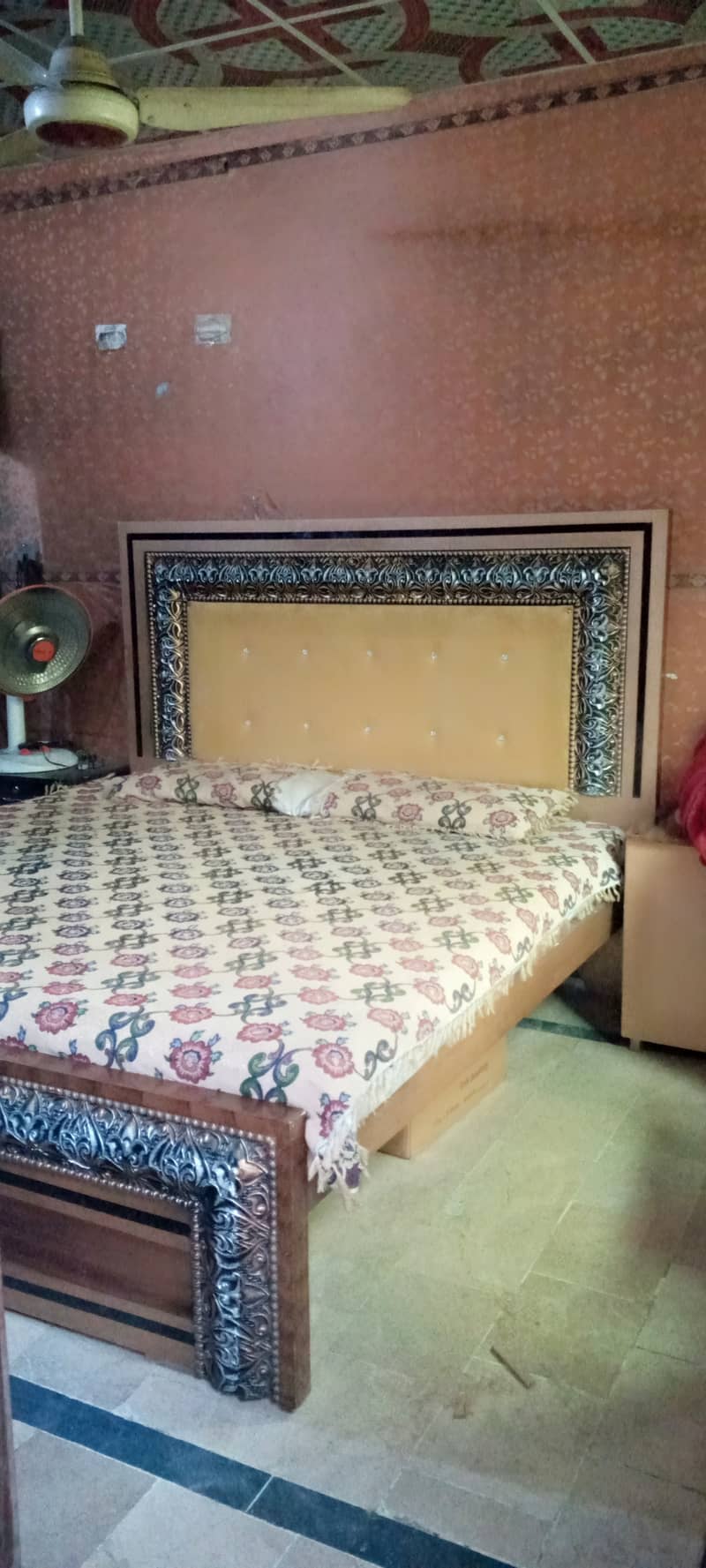 bed site table and mattress poshish wala 1