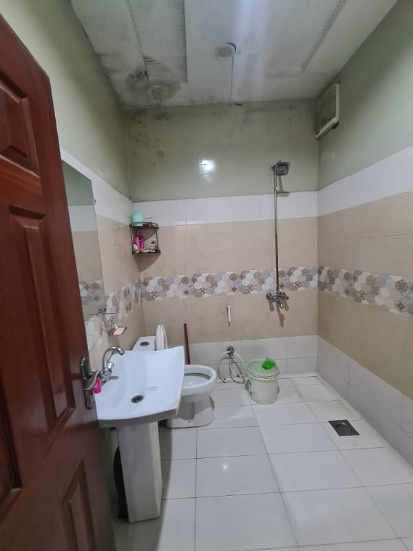 5MARLA CENTER PORTION MARBLE FLOORING FOR RENT IN ALLAMA IQBAL TOWN 5