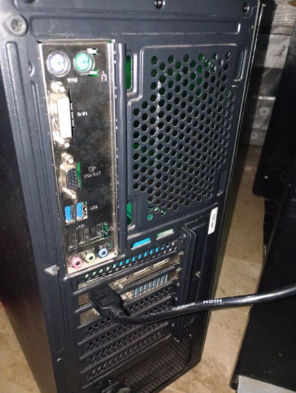 Gaming PC for sale with screen 7