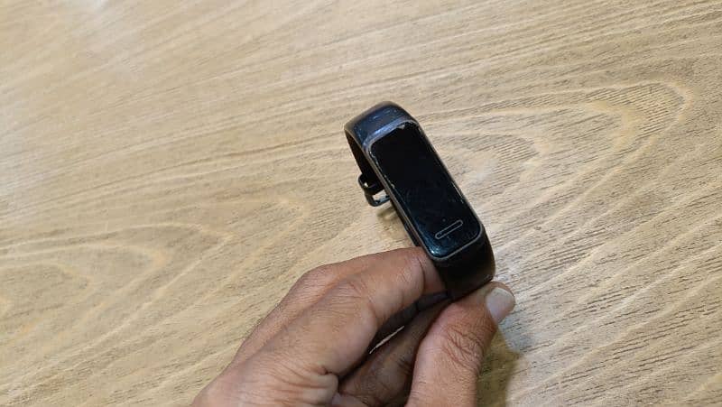 Huawei band 4 watch  condition perfect he with box 0