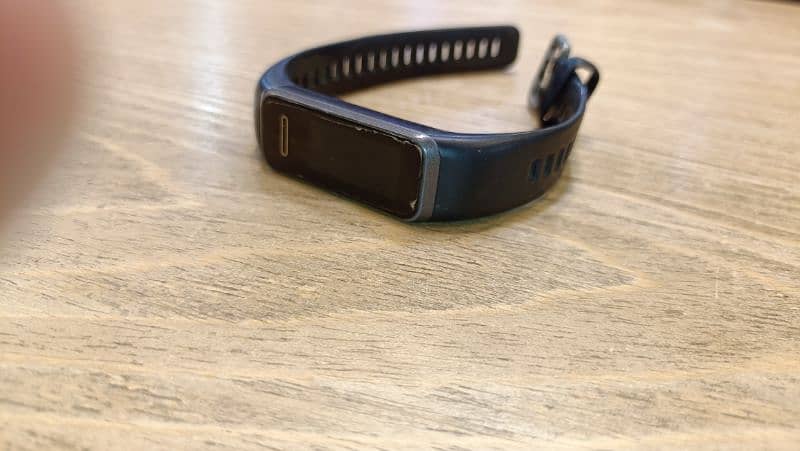 Huawei band 4 watch  condition perfect he with box 3