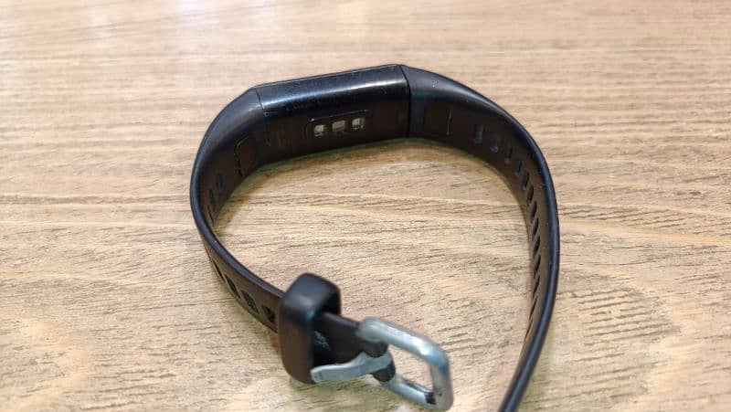 Huawei band 4 watch  condition perfect he with box 5