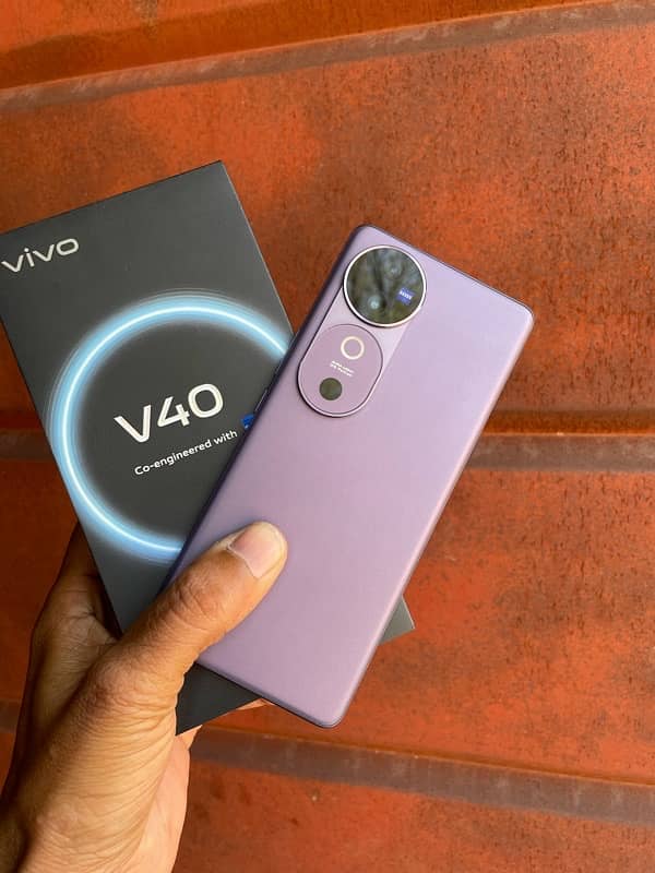 vivo v40 5g 24 / 256 Gb full box 11 month warranty 03108878328 2