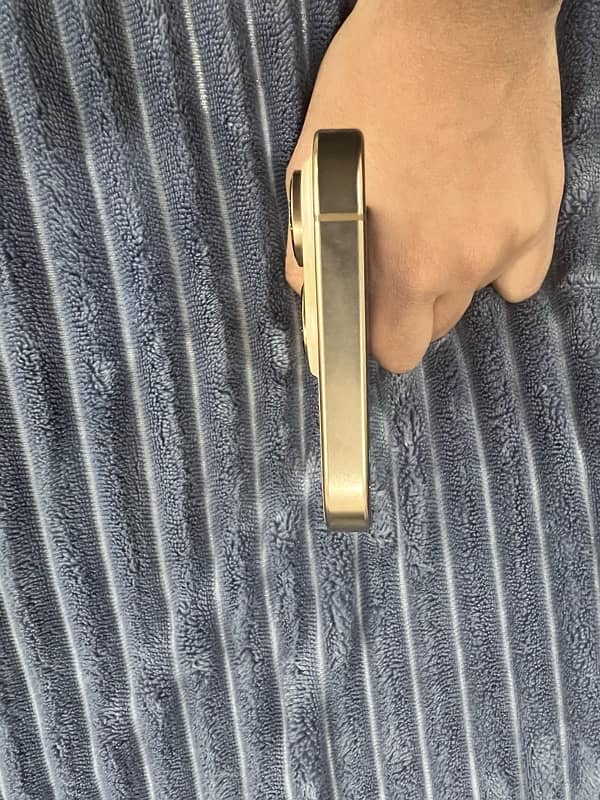 Iphone 16 Pro Golden Titanium 128Gb Non Pta 3