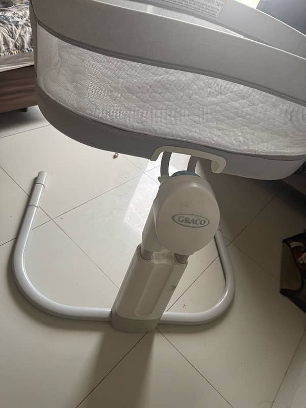 Graco DreamMore Deluxe Bassinet for Sale 1