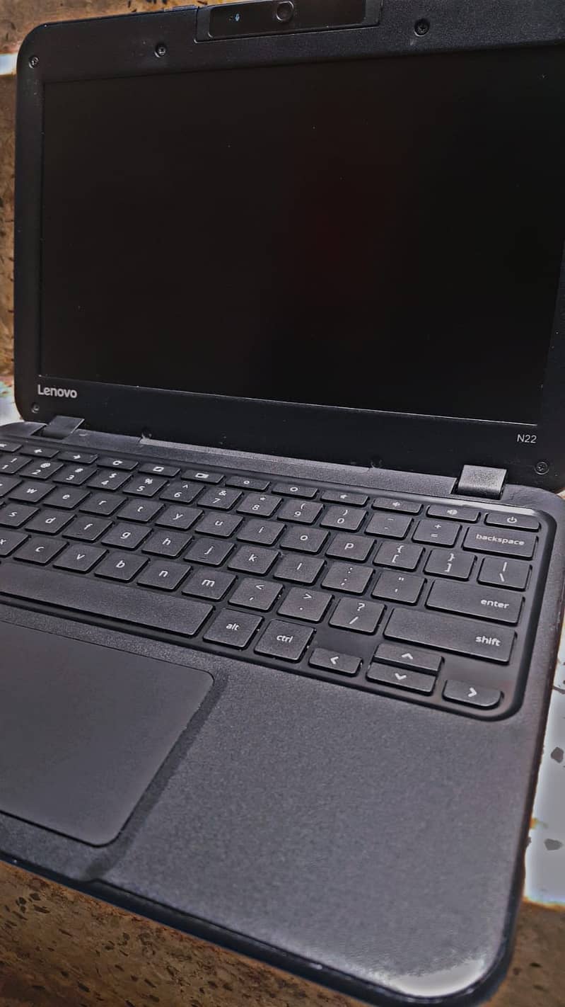 Lenovo N22 chromebook 3ram 16 gb less use. 0