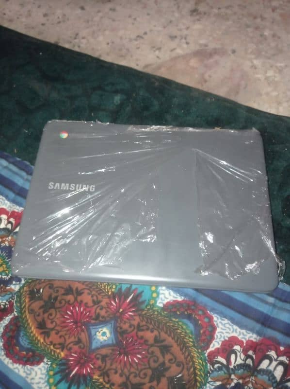 Samsung Chromebook with Charger. 0