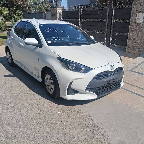 Toyota Yaris PERL WHITE  Push Start 2021/25 4