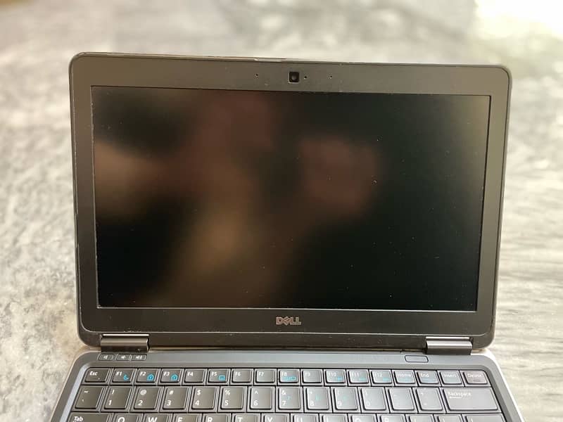 Dell latitude E7240 i5 4 gen with 256 Gb SSD 1