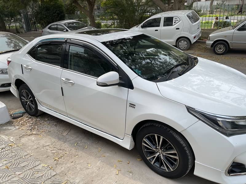 Toyota Corolla Altis Grande 2017 Full Option 2