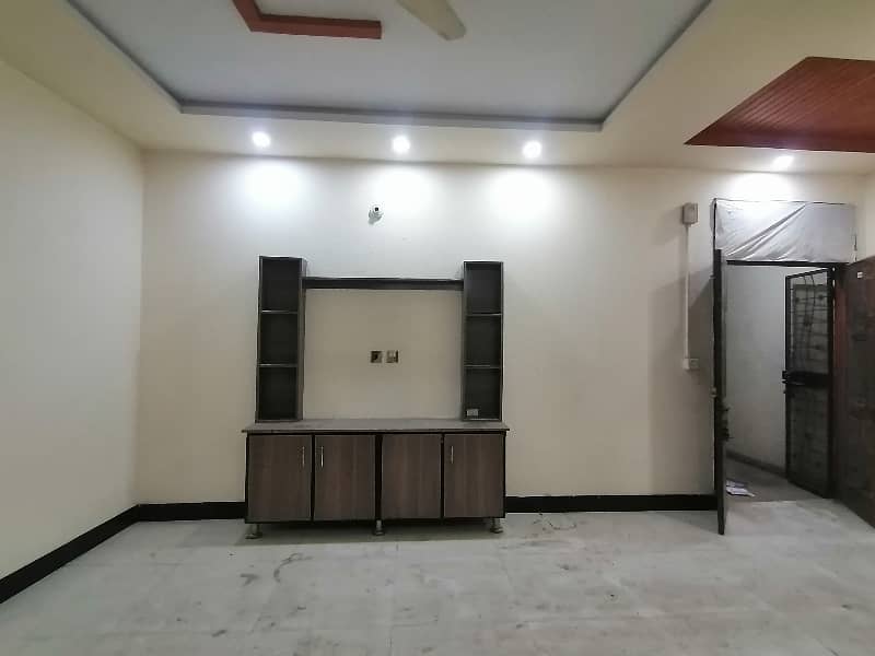 Spacious 700 Square Feet Flat Available For sale In Ichhra 2