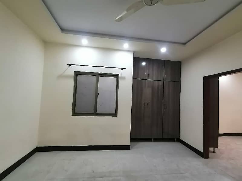 Spacious 700 Square Feet Flat Available For sale In Ichhra 3