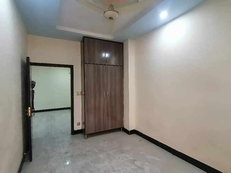 Spacious 700 Square Feet Flat Available For sale In Ichhra 6