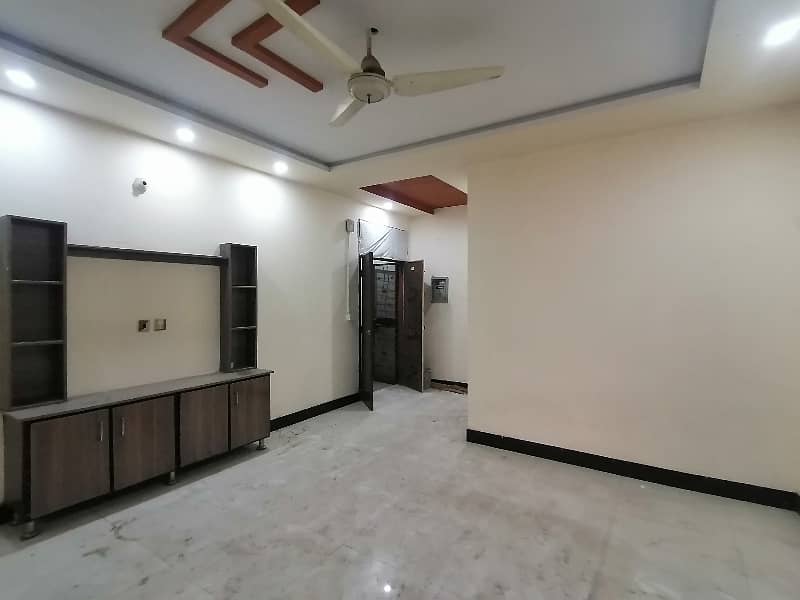 Spacious 700 Square Feet Flat Available For sale In Ichhra 7