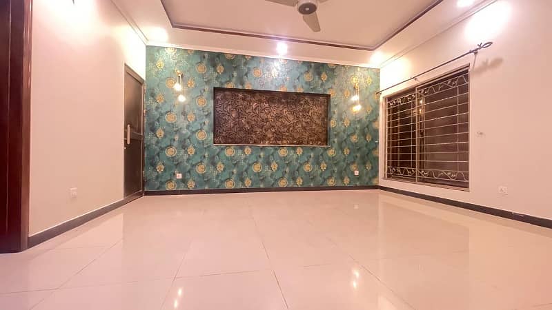 BRAND NEW 01 KANAL DESIGNER LUXURY UPPER PORTION WITH SEPARATE GATE AVAILABLE FOR RENT 1