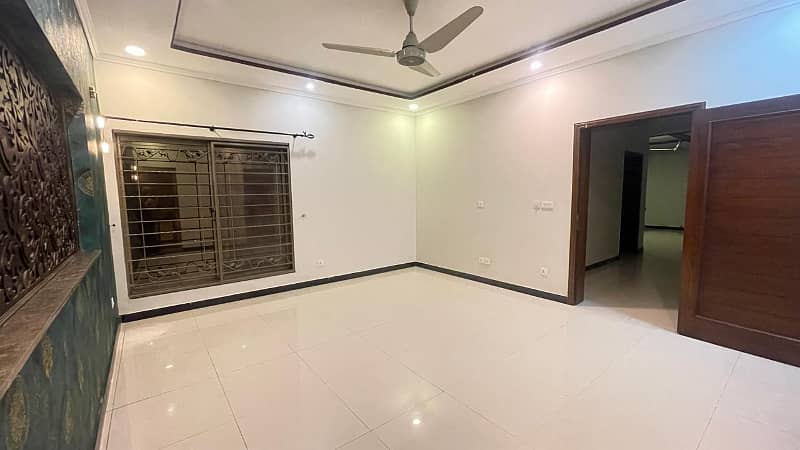 BRAND NEW 01 KANAL DESIGNER LUXURY UPPER PORTION WITH SEPARATE GATE AVAILABLE FOR RENT 3